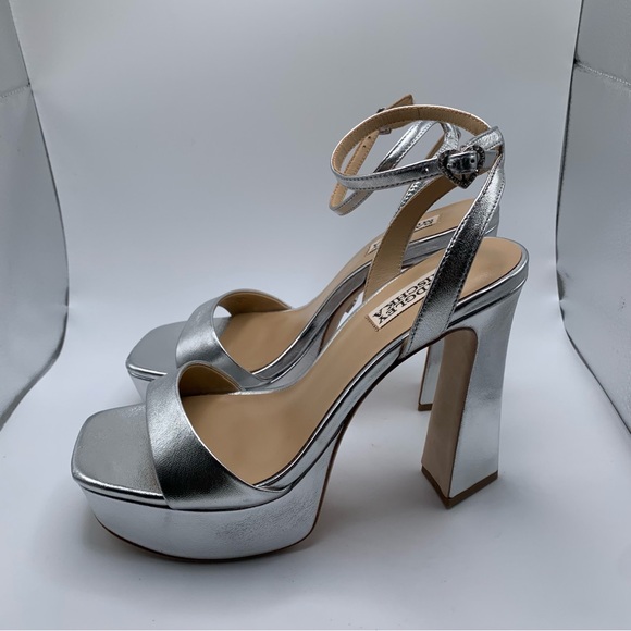 NWB Badgley Mischka Caia Platform Sandal silver metallic hearts size 8 2083 - Picture 9 of 13